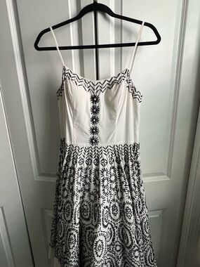Embroidered cotton dress, fully lined